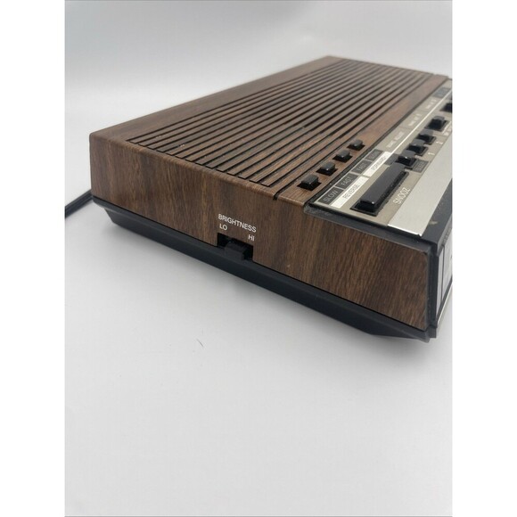 Vintage GE General Electric 7-4638A Woodgrain Digital Alarm Clock - Picture 6 of 9